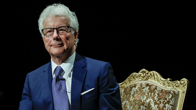 Ken Follet: "Seguro que Shakespeare tuvo celos de Cervantes por inventar la novela"