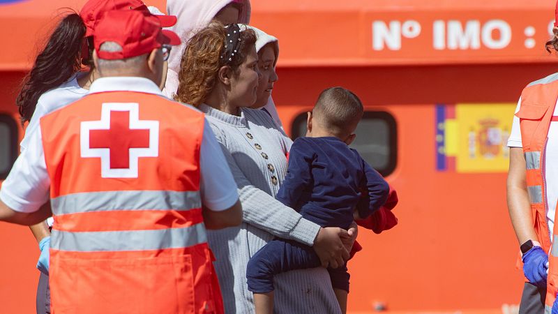 El Tribunal Superior de Canarias suspende el protocolo de atención a menores migrantes del Gobierno de Clavijo