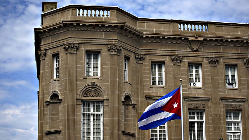 EE.UU. expulsa a 15 diplomáticos cubanos de Washington en respuesta a los "ataques acústicos"