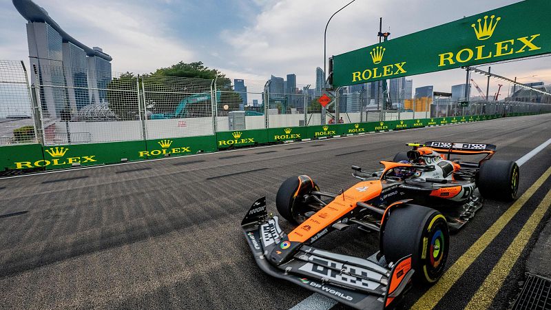 Lando Norris avisa en los libres de Singapur con el mejor tiempo; Carlos Sainz, tercero