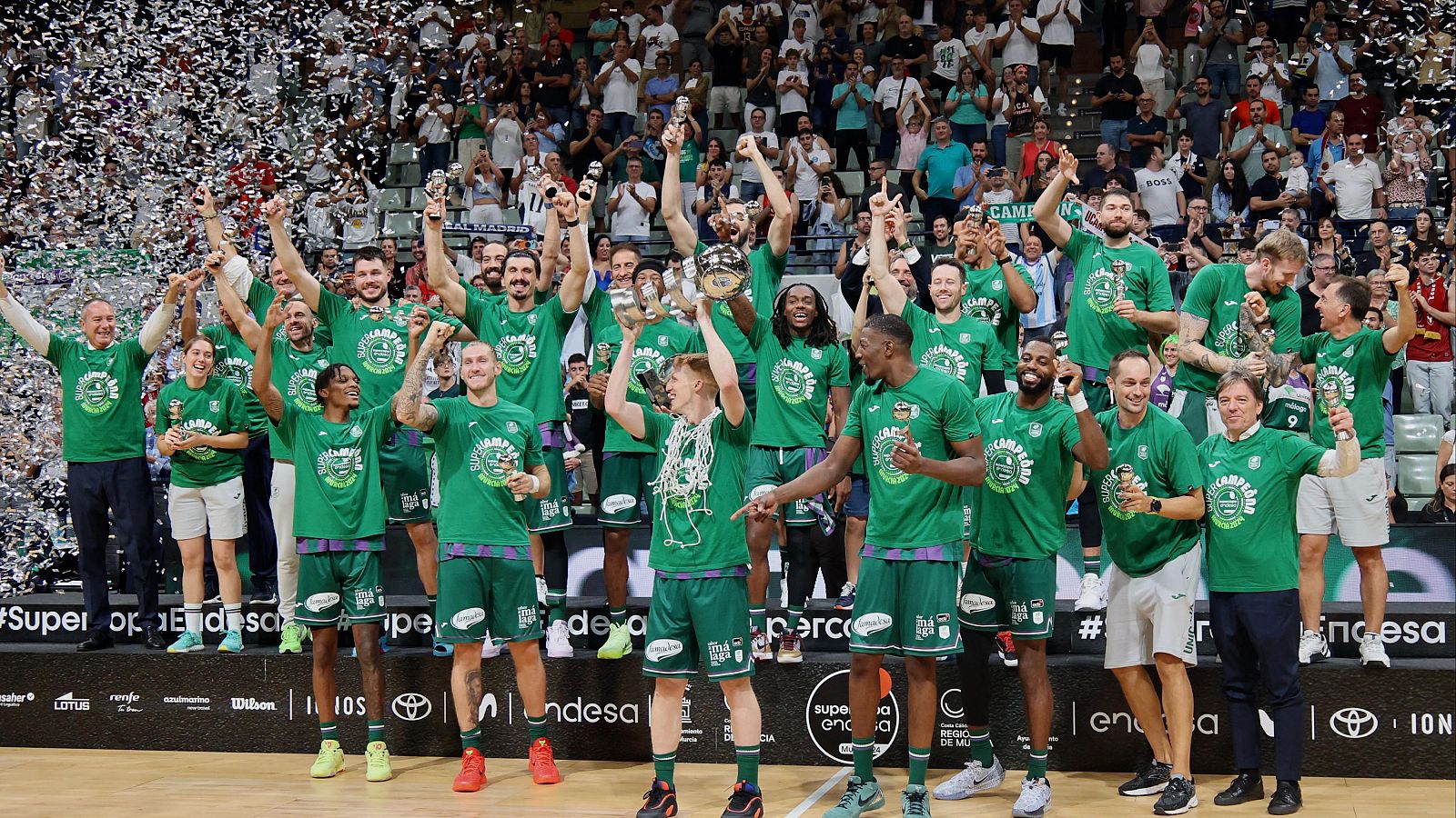 Unicaja se venga del Real Madrid y le arrebata el ttulo como campen de la Supercopa de Espaa