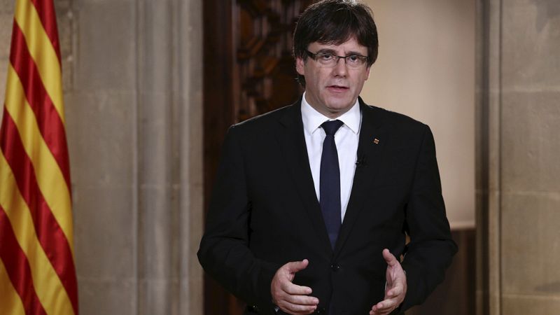 Puigdemont insiste en pedir "diálogo" y "mediación" y acusa al rey de ignorar a millones de catalanes: "Así, no"
