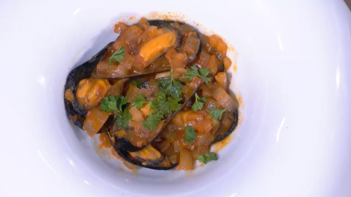 Receta de mejillones en salsa picante de Marina Rivers en MasterChef Celebrity 9