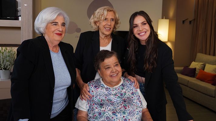 Paca Sauquillo, Manuela Carmena y Cristina Almeida, junto a In�s Hernand