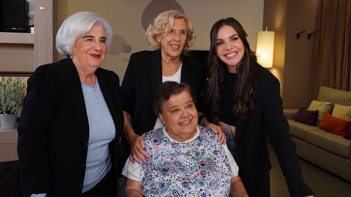 Paca Sauquillo, Manuela Carmena y Cristina Almeida, junto a Ins Hernand