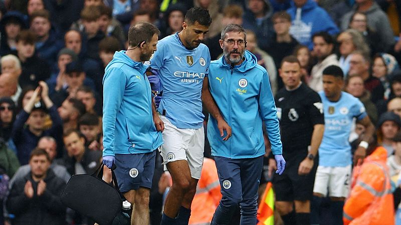 Rodri Hernández, operado con éxito de su lesión de rodilla, dice adiós a la temporada