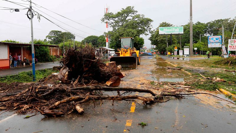 Nate se convierte en huracán tras dejar al menos 32 muertos a su paso por Centroamérica