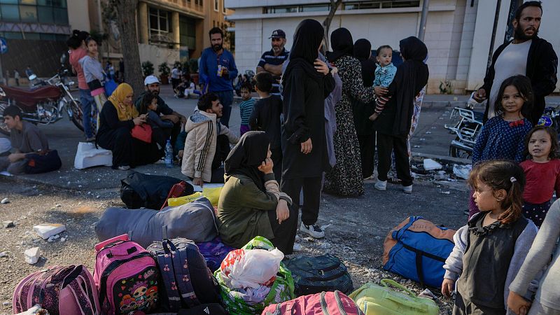 Miles de personas huyen de los ataques israelíes en el Líbano: "La situación es trágica"