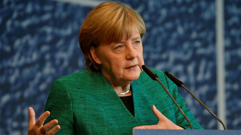 Merkel buscará una coalición de gobierno con liberales y verdes