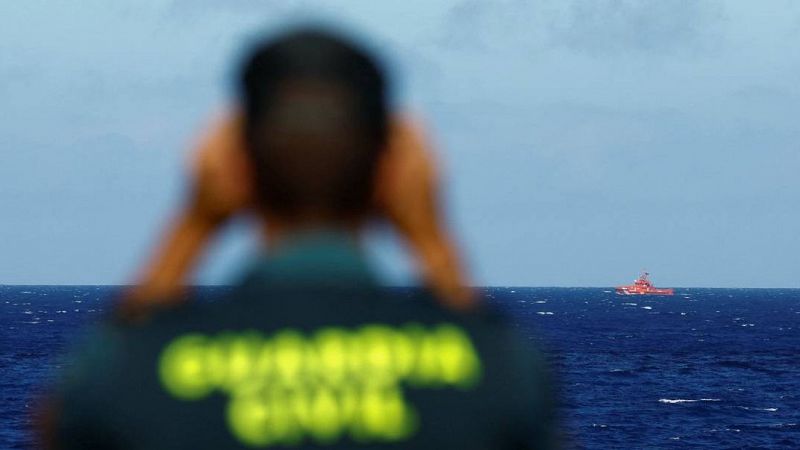 Retoman la bsqueda del medio centenar de desaparecidos en El Hierro en la peor tragedia migratoria en dcadas