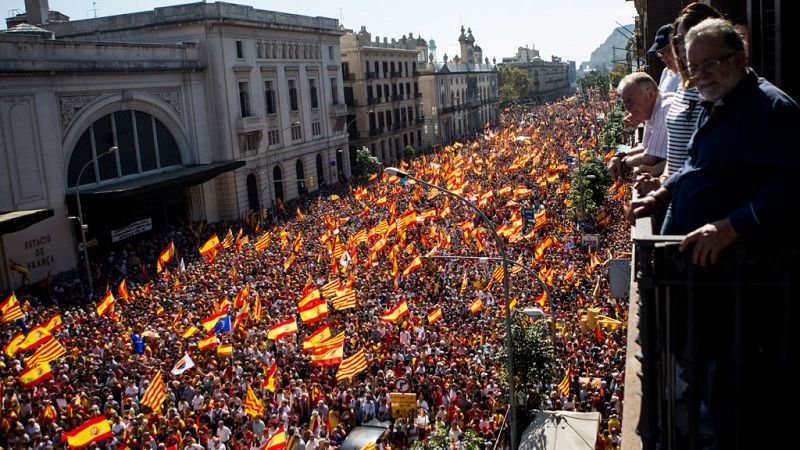 Una marea humana inunda Barcelona contra la independencia de Cataluña y por la unidad de España