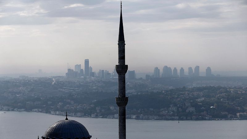 La embajada estadounidense en TurquLa embajada estadounidense en Turquía suspende temporalmente la emisión de visados para viajar a EE.UU.