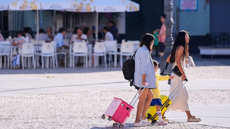 España supera los 64 millones de turistas en los primeros ocho meses del año y alcanza un nuevo récord