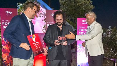 Jorge Prez Cebrin recoge el XVI Premio de Poesa Joven de RNE y Fundacin Montemadrid