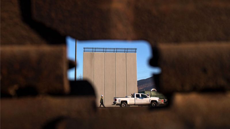 Trump incluye el muro con México y el retorno "ágil" de los 'soñadores' en su reforma migratoria