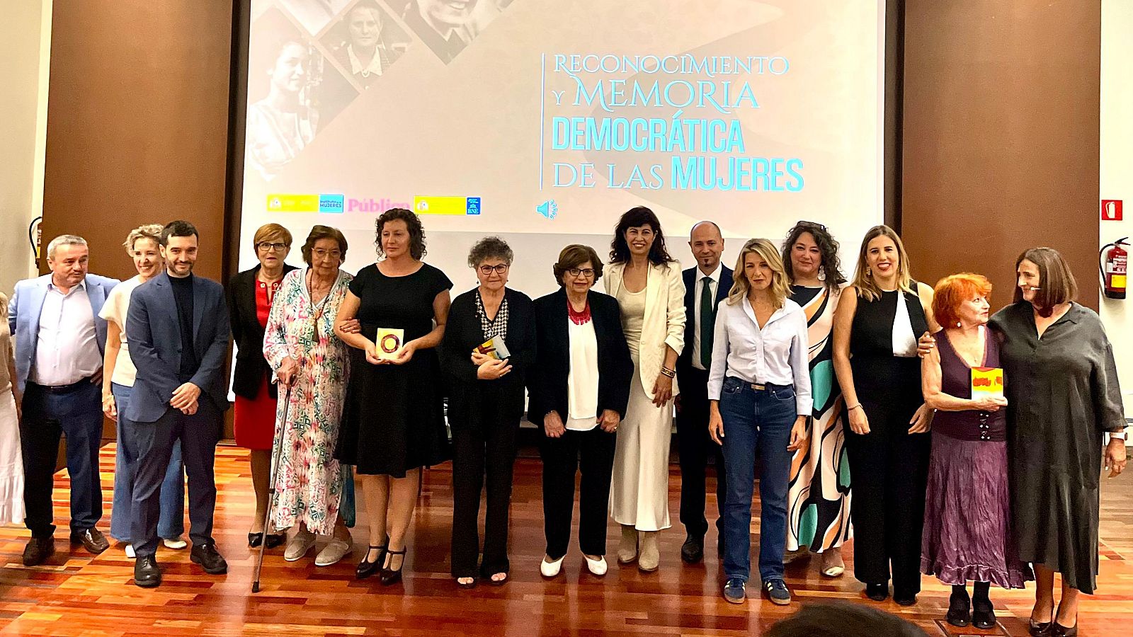 Homenaje a seis mujeres que cambiaron la historia española tras la Transición | Ver