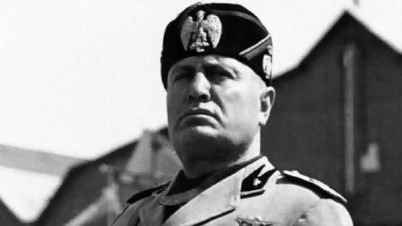 El escritor napolitano Antonio Scurati habla de su triloga sobre Benito Mussolini