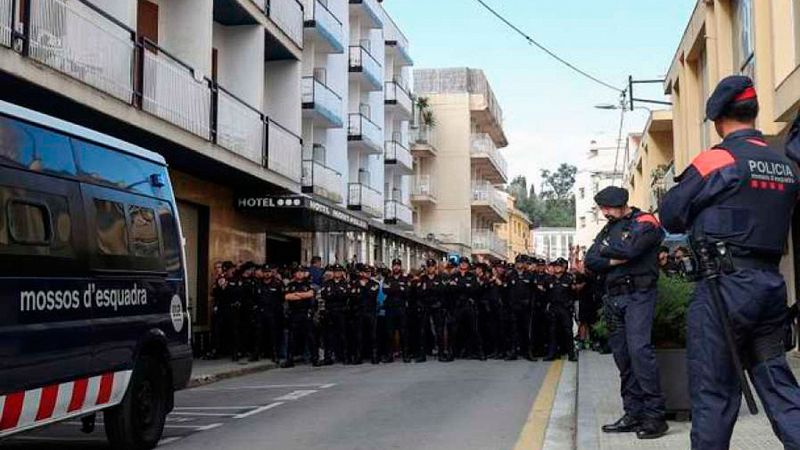El TSJ de Cataluña retira a los Mossos la exclusividad de su vigilancia y la harán bajo el mando de la Policía