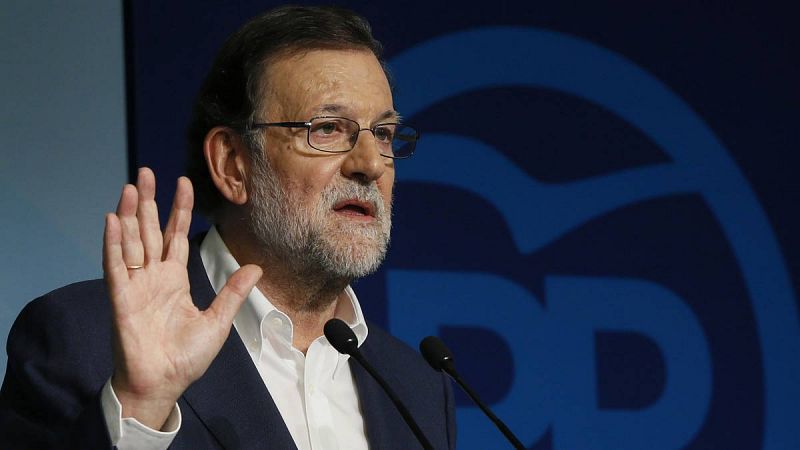 Rajoy dice a la cúpula del PP que usará la Constitución y el Código Penal para impedir la independencia