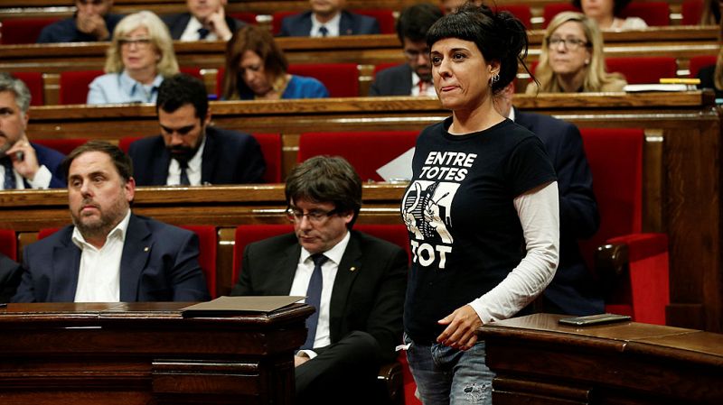 La CUP da un mes a Puigdemont para negociar con el Gobierno y no descarta abandonar el Parlament