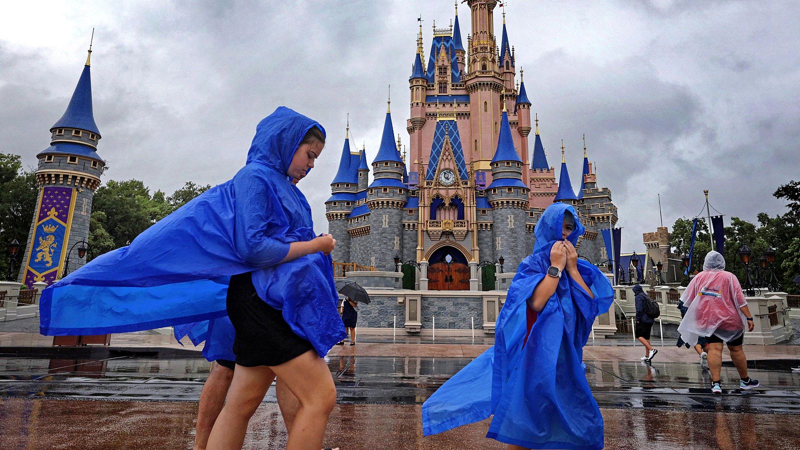 El huracán Milton amenaza con tocar tierra en Florida | Ver