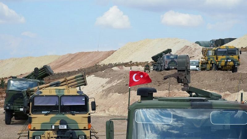 Fuerzas turcas penetran en Siria y toman posiciones en Idleb