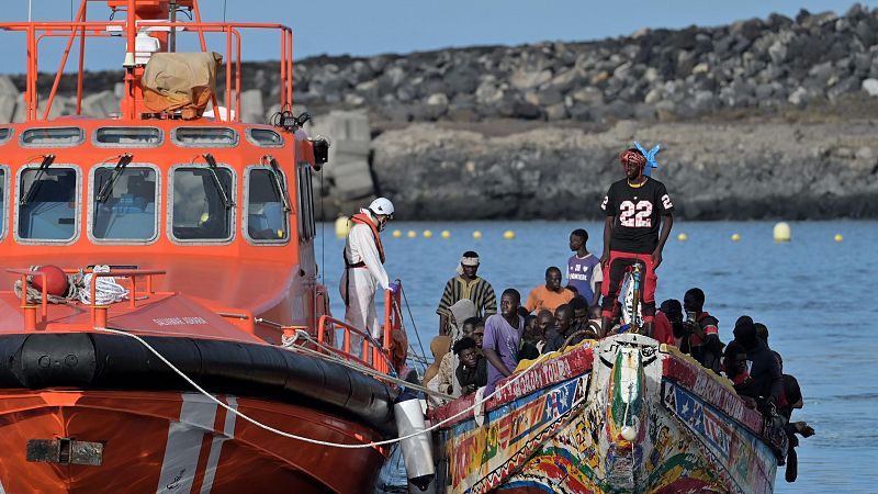 Rescatan a un joven y dos menores de una patera a 100 millas de Mallorca tras 20 días a la deriva