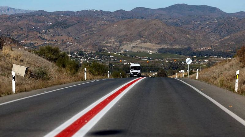 La DGT pinta lneas rojas en "la carretera de la muerte" de Mlaga para disminuir la siniestralidad