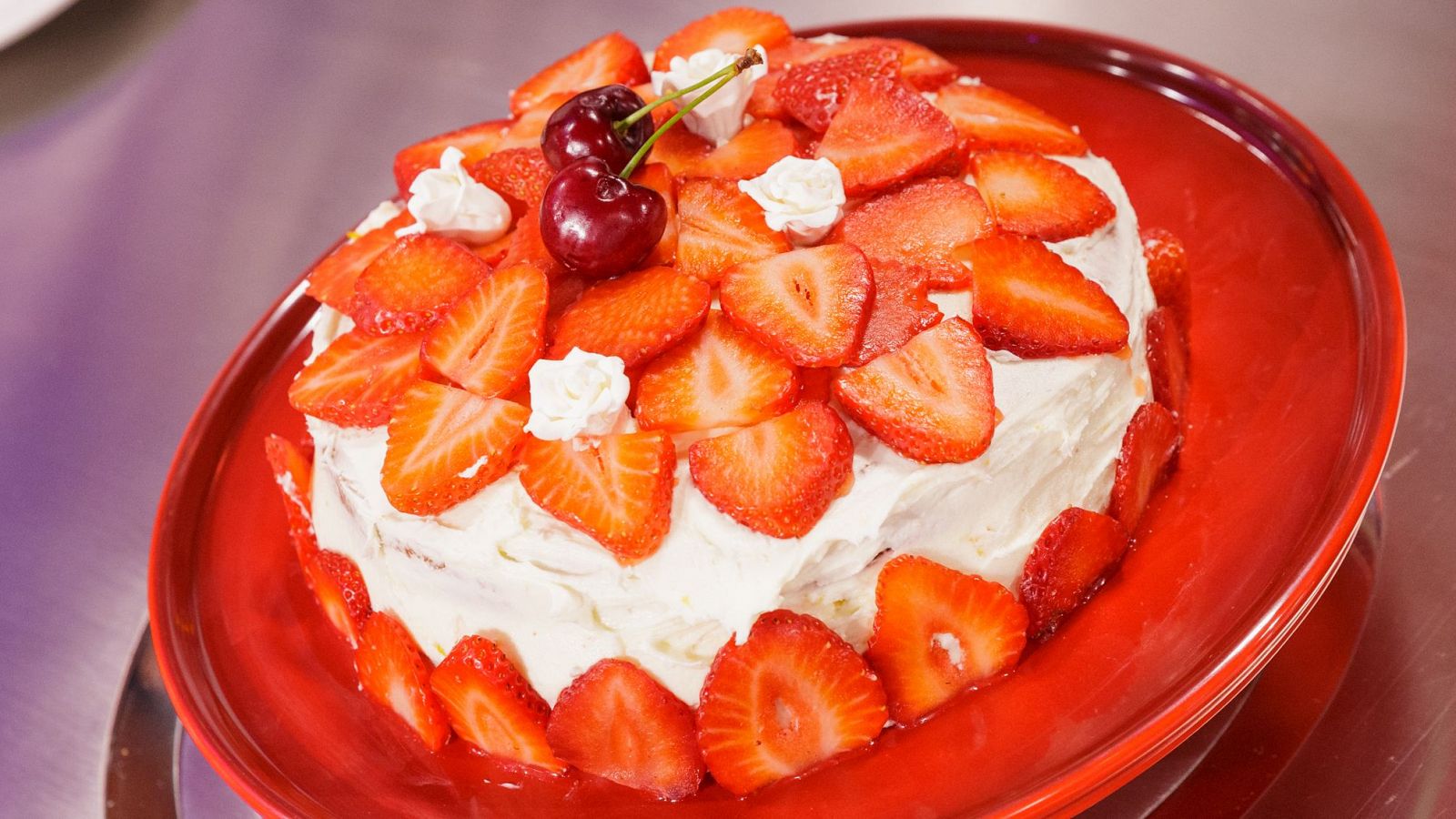 Receta de tarta de melocot�n y fresas de Itziar Miranda y Ra�l G�mez en MasterChef Celebrity 9
