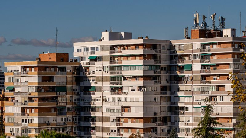 La compraventa de viviendas modera su subida al 0,6% en agosto y la firma de hipotecas crece un 7,7%