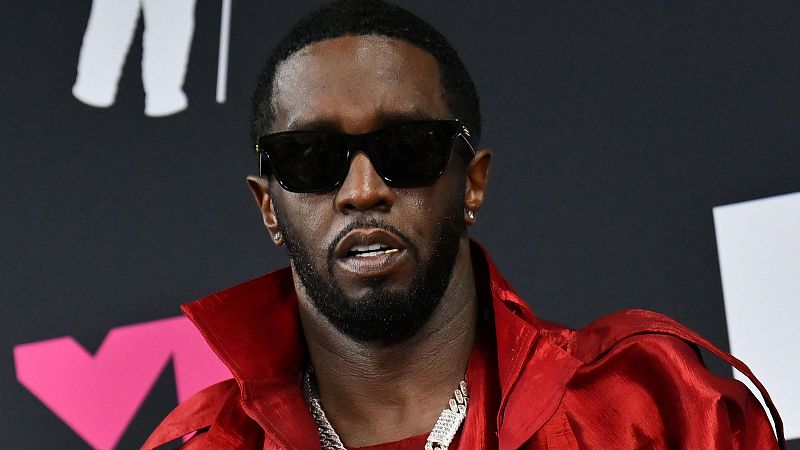 Una mujer acusa al rapero Diddy de violarla tras sugerir su implicación en la muerte de Tupac