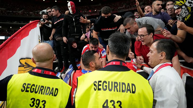 Apelación reduce la sanción al Atlético por los incidentes del derbi a un partido y 3.000 euros de sanción