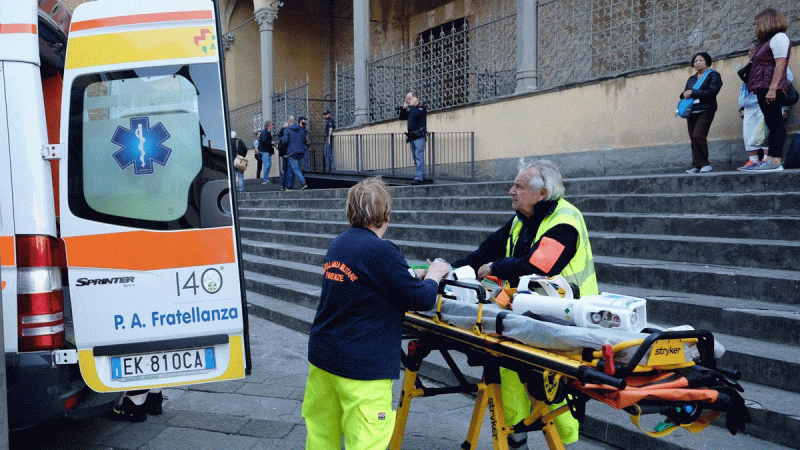 Muere un turista español en Florencia al caerle una piedra de la basílica de la Santa Croce