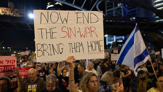 Simpatizantes y familiares de israeles secuestrados por Hams durante una manifestacin para pedir su liberacin