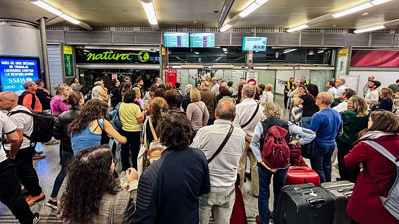 Cancelaciones en la red de Alta Velocidad tras dos incidentes en Madrid: un descarrilamiento y una amenaza de suicidio