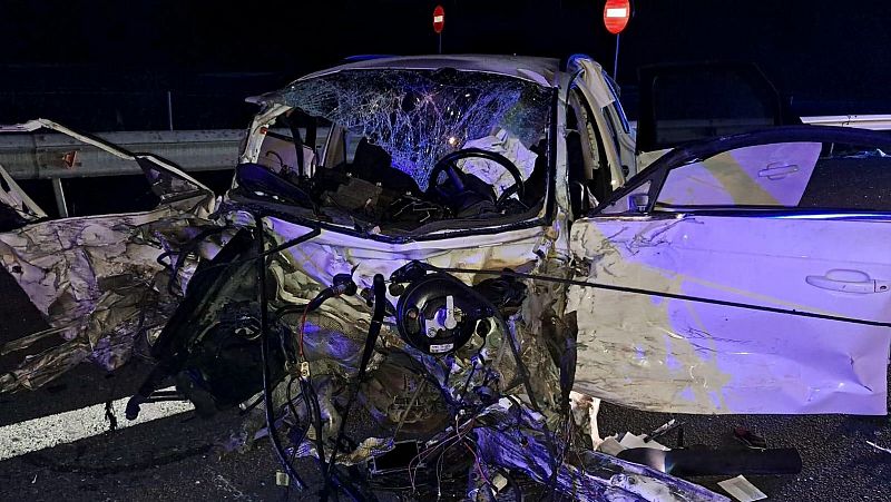 Fallece una mujer embarazada al chocar su coche con otro que iba en direccin contraria