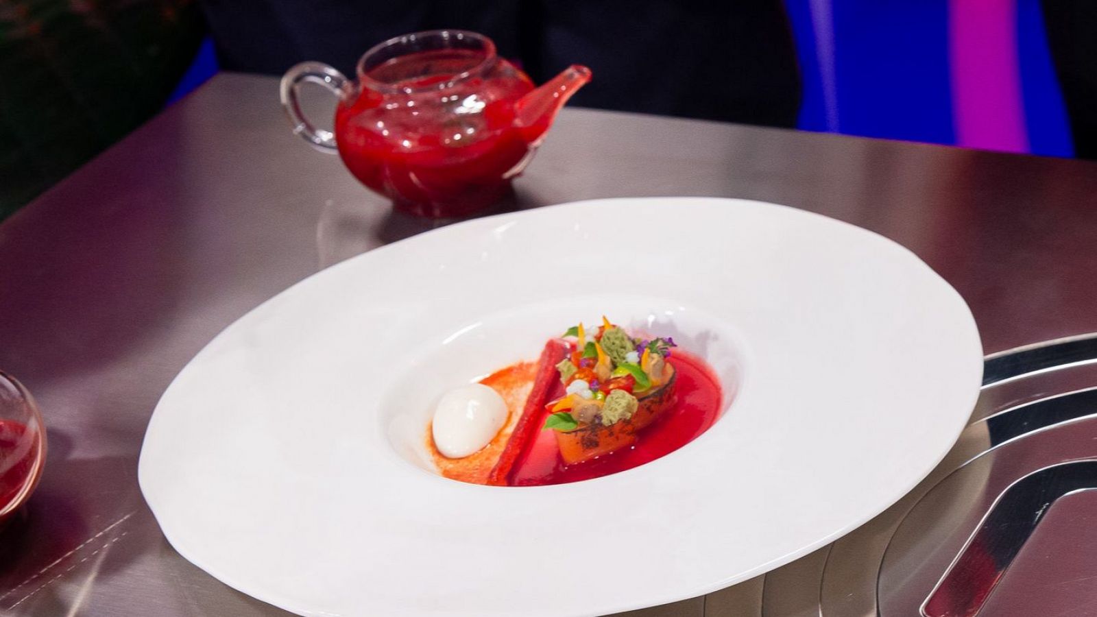 Receta de bloody mary, tomate y helado de cebolleta de To�o P�rez en MasterChef Celebrity 9