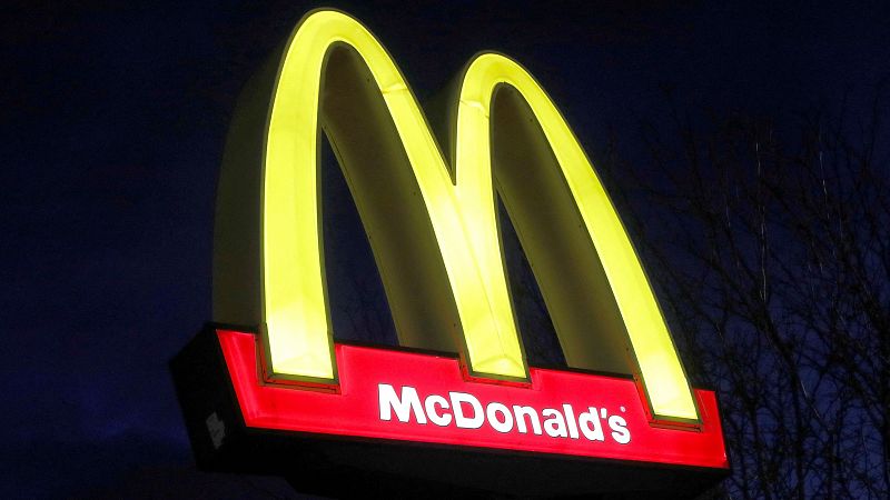 Un muerto y diez hospitalizados por un brote de E. coli en hamburguesas de McDonald's en EE.UU.