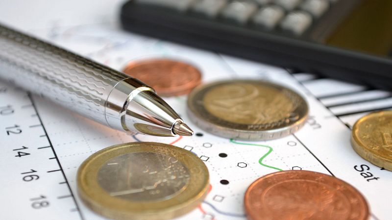 España registró un déficit público del 4,5% en 2016, el más alto de la UE