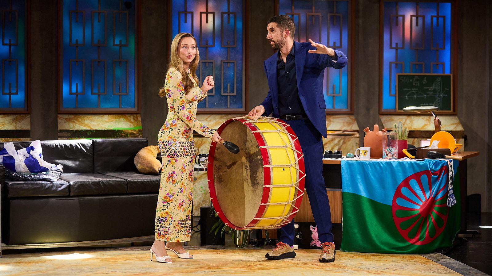 La Revuelta | El disfraz de Halloween de Ester Expósito 23/10/2024 - La Revuelta | Ver