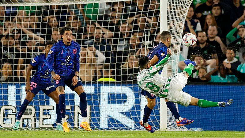 Un autogol de Giménez da el triunfo al Betis y ahonda la crisis del Atlético de Madrid