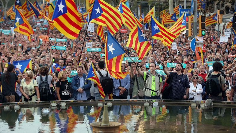 Un argumentario de Junts pel Sí apuesta por declarar la independencia esta semana y "resistir" con la gente