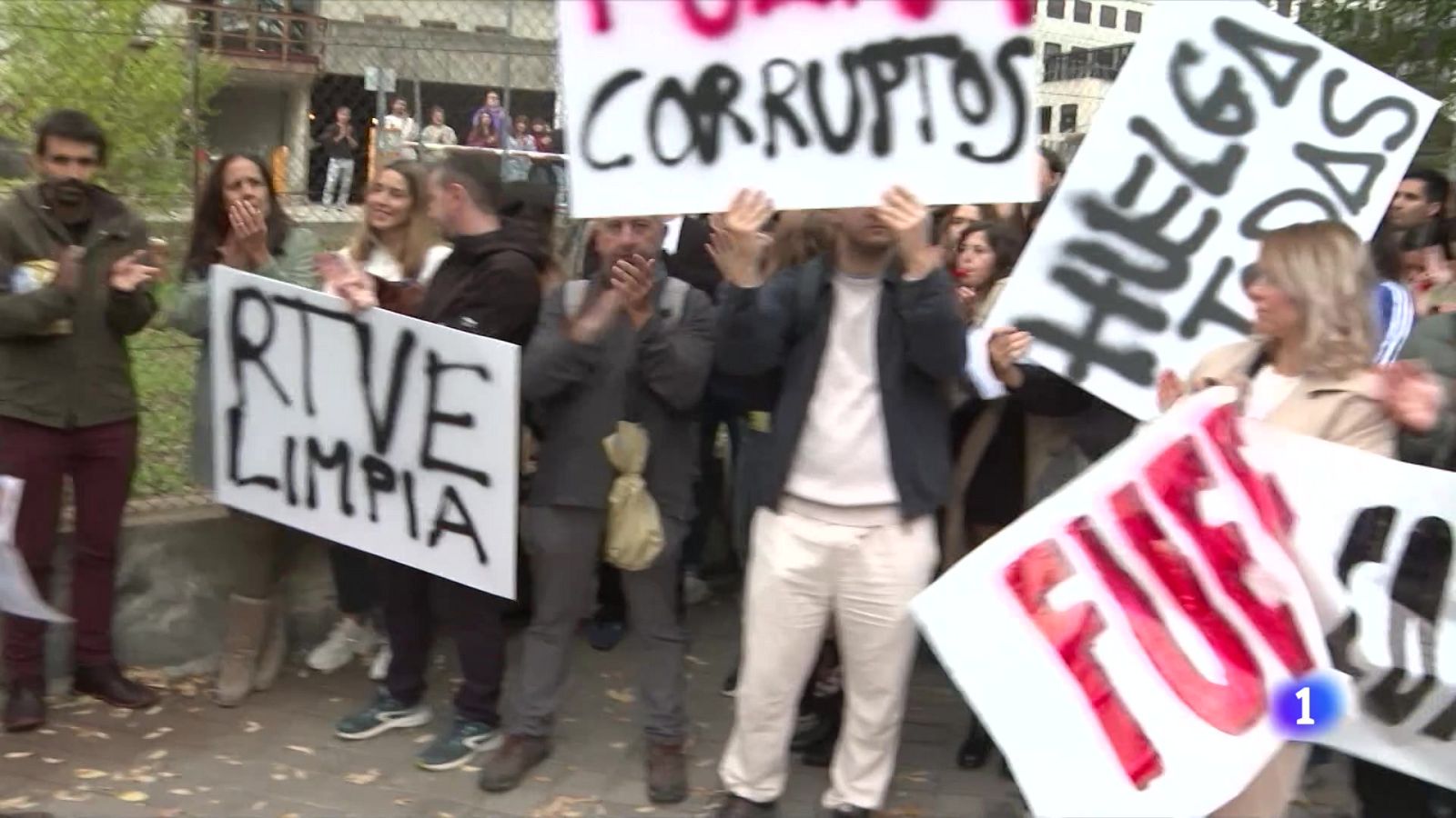Huelga en RTVE para exigir más garantías en la oposición - Telediario 1 | Ver