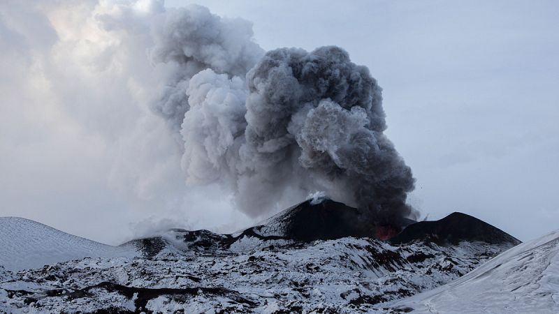 El doble efecto de los volcanes: bajan las temperaturas globales pero aceleran el deshielo