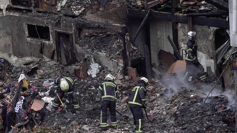 Tres muertos en Santander tras el derrumbe de un edificio por una explosión de gas