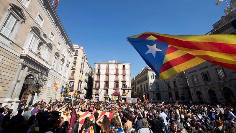 Miles de estudiantes se manifiestan en Barcelona a favor de la independencia