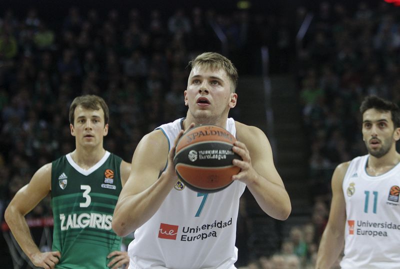 Doncic hace de las suyas también en Kaunas; el Barça cae en Milán