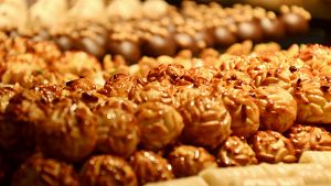 Panellets de pinyons a la pastisseria Zaguirre de Terrassa