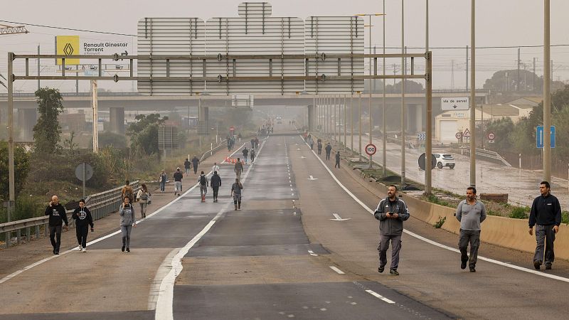 La DANA en Valencia complica la circulación: estas son las carreteras cortadas y los trenes suspendidos