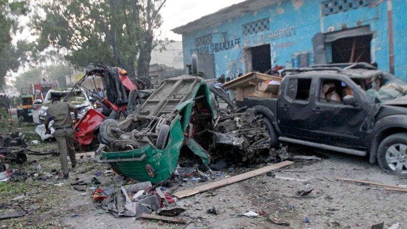 Al menos 17 muertos tras la explosión de dos coches bomba en Mogadiscio